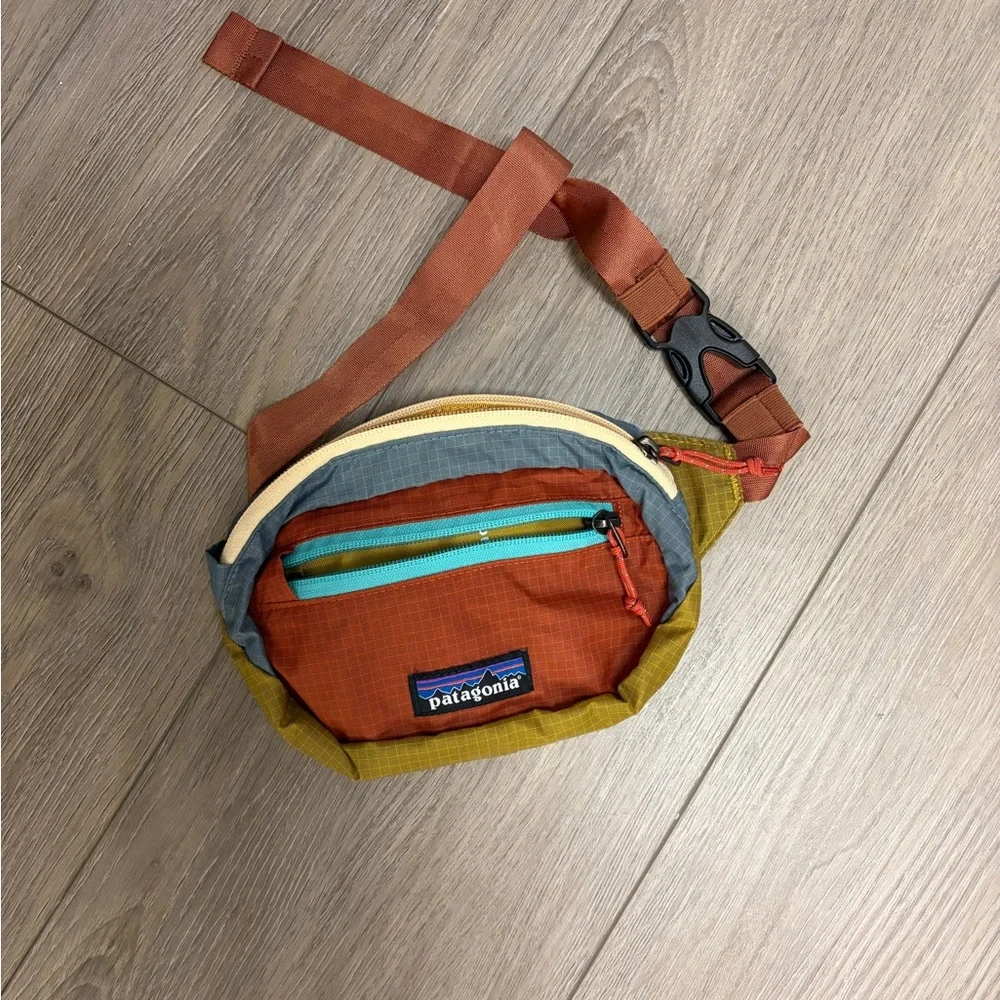 Patagonia Ultralight Black Hole® Mini Hip Pack 1L Cabin Gold